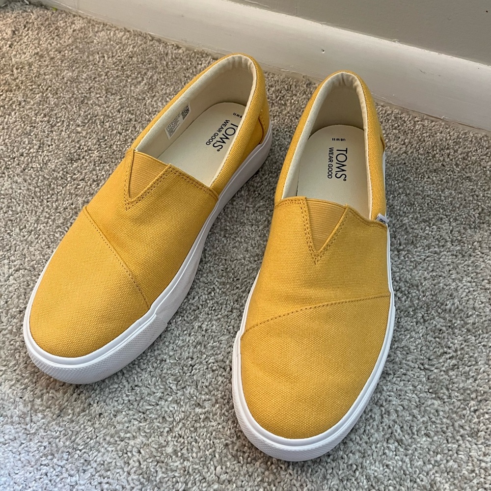 Tom’s Fenix Platforms in Mango size 11 (Women’s)